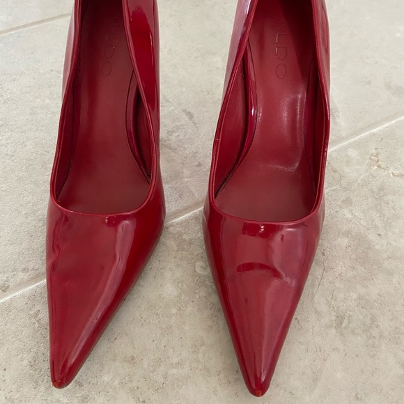 Red patent leather Aldo stilettos. Size 6. - Picture 6 of 6
